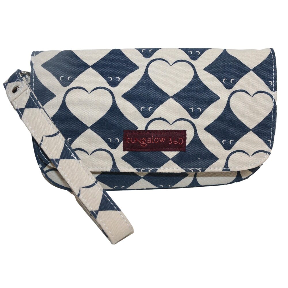 2721 Wristlet Clutch Stingray